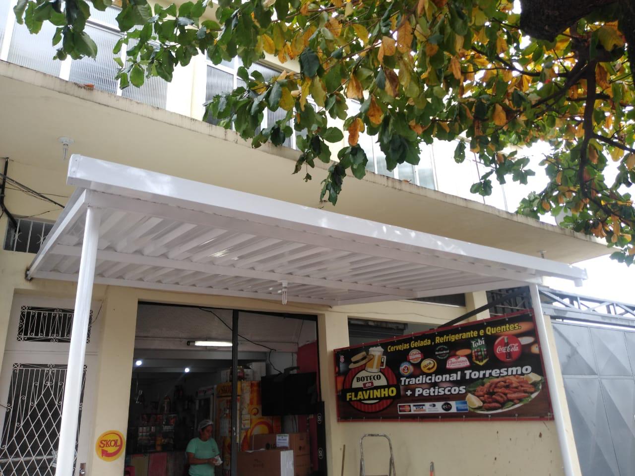 Cobertura com telha sanduíche